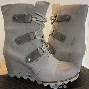 NIB Sorel - Joan of Arctic wedges
